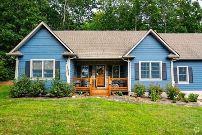 Building Photo - Spacious Single-Level Family Home