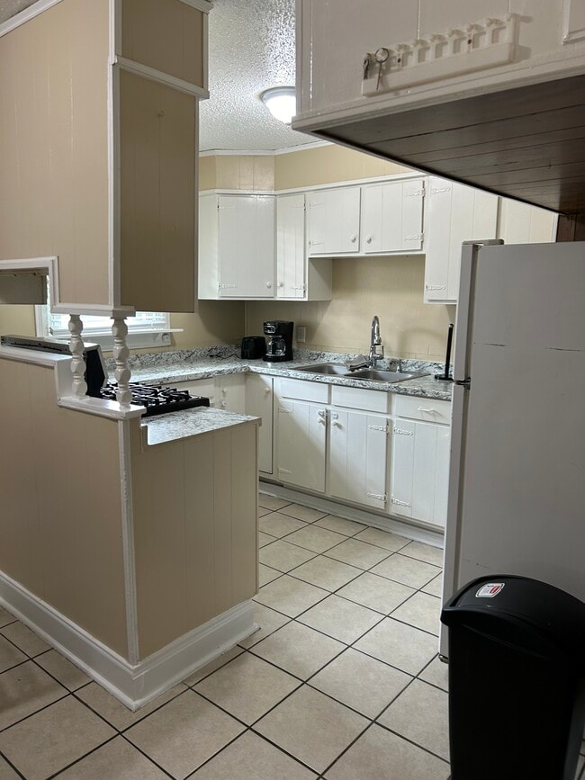 Photo - 705 Francis St