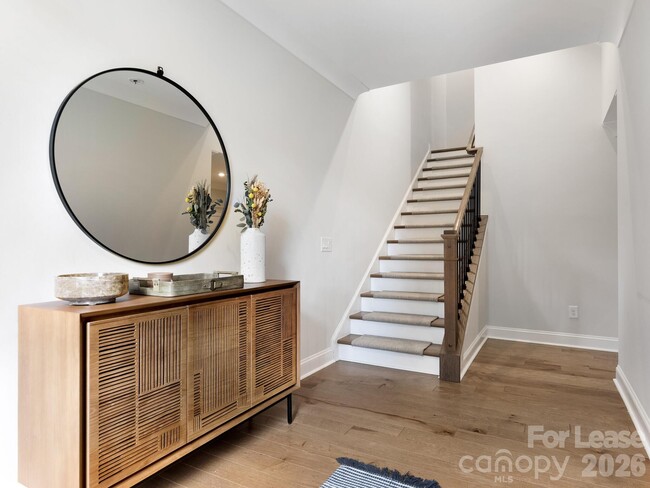 Photo - 2555 Deacon Ave