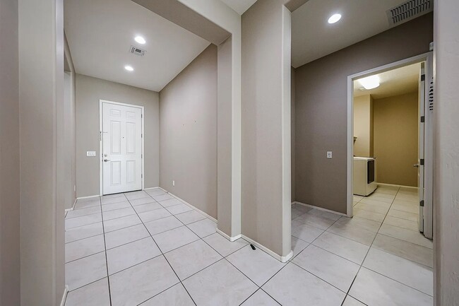 10160 W Robin Ln