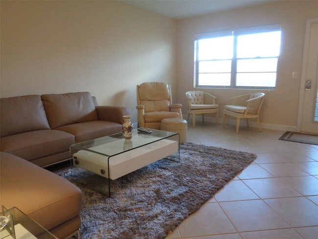 Photo - 146 Lyndhurst G