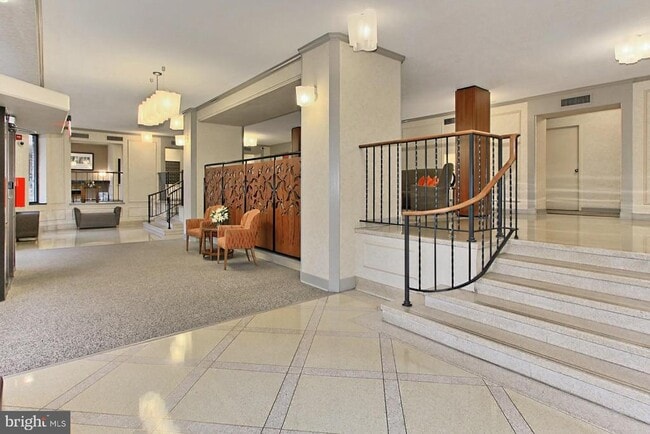 Building Photo - 5903 Mt Eagle Dr Unit 1416 Rental