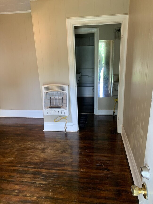 Photo - 233 Dampeer St