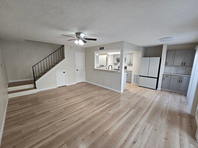 Building Photo - 5640 Birchmont Dr Unit C