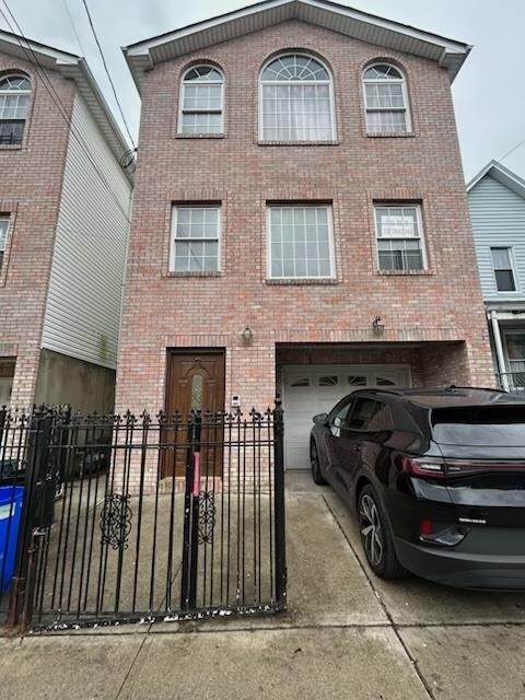 Building Photo - 29 Stegman St