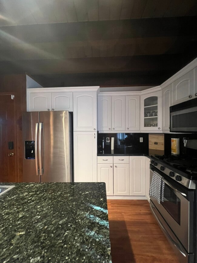 Photo - 860 Gardner St