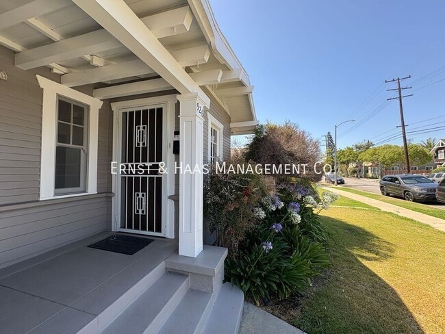Photo - 926 Newport Ave