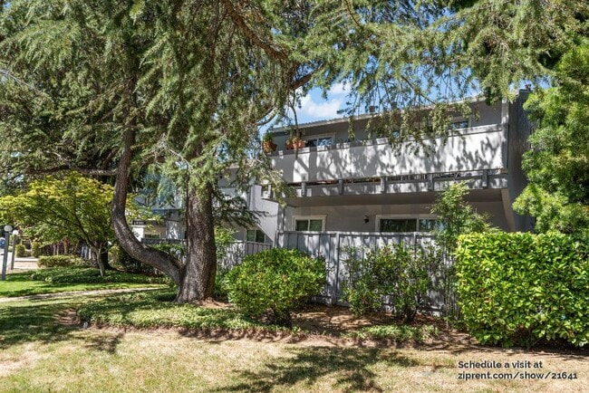 Building Photo - 14245 Lora Dr Rental