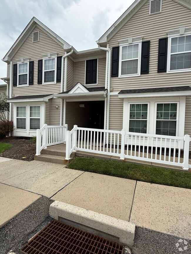 Building Photo - 2 Bedroom in Ivy woods - Ross Township Rental