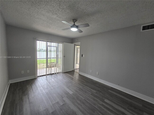 Photo - 1400 Jefferson Dr Unit 1400F
