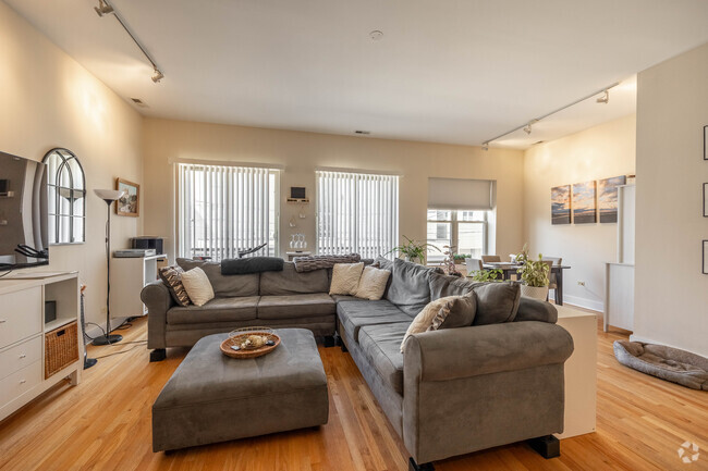 Building Photo - 2510 N Willetts Ct Unit 2C Rental