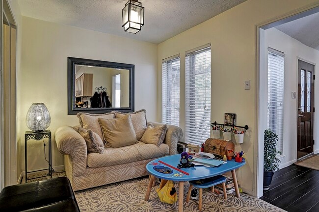 Photo - 14207 Wickersham Ln