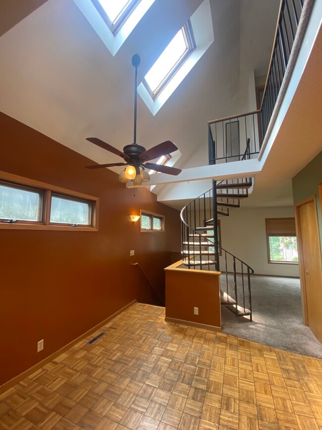 2 levels, open feel with spiral stair - 2313 22nd Ave S Townhome