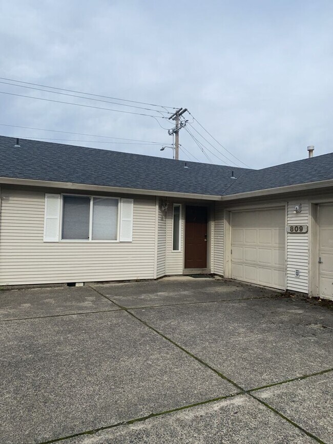 Building Photo - 809 SE 135th Ct Unit A