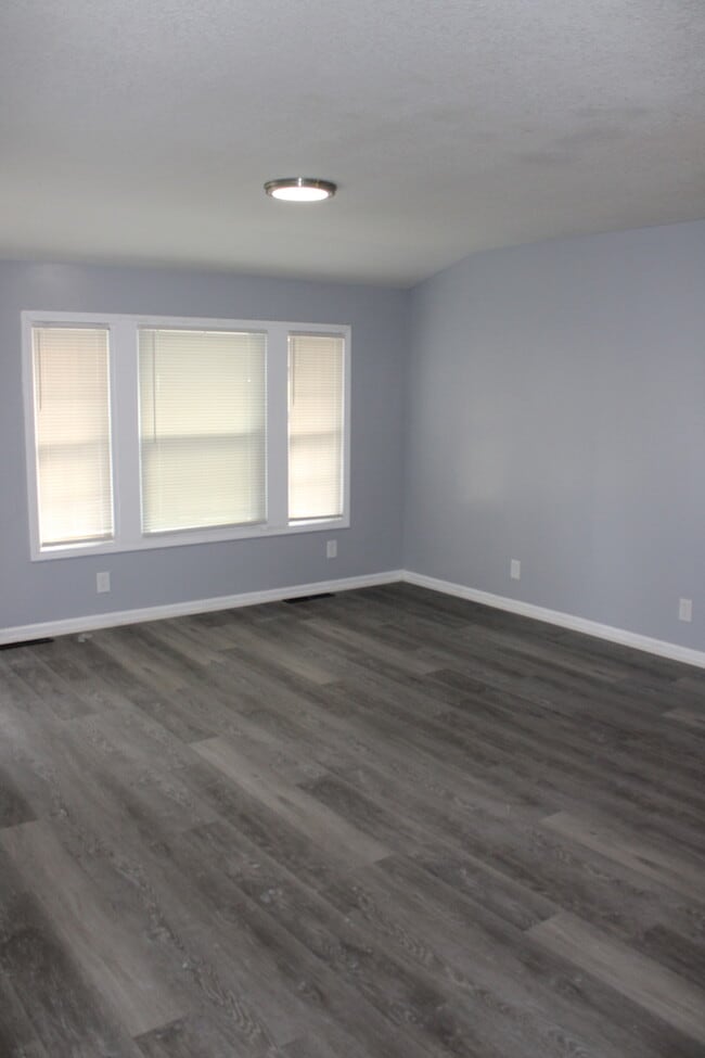 Photo - Spacious 4 Bedroom and 1 full bath home in...