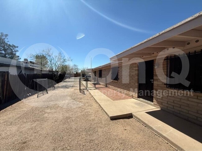 Photo - 842 W Iowa St