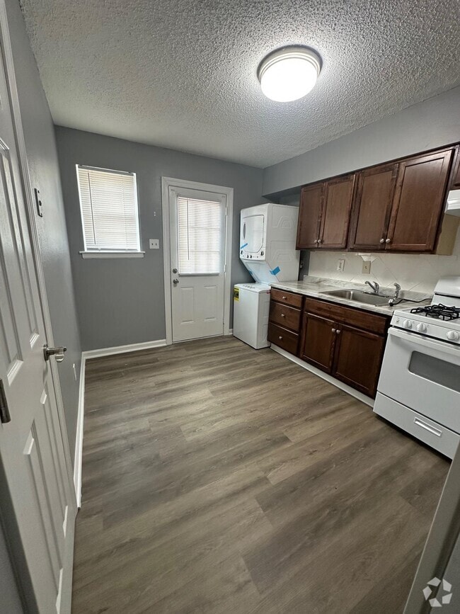 Building Photo - 5647 Stage Rd Rental