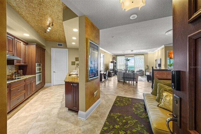 Photo - 470 Mandalay Ave Unit 403