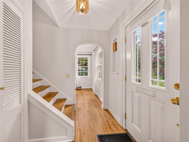 Photo - 82 Clovercrest Dr