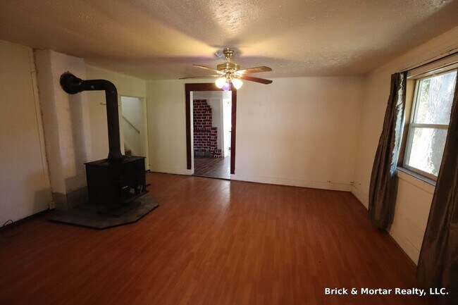 Photo - 292 NE Alder St