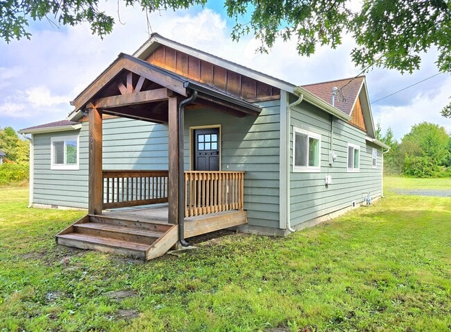 Building Photo - 3 Bedroom Home in Sedro Woolley Available Now