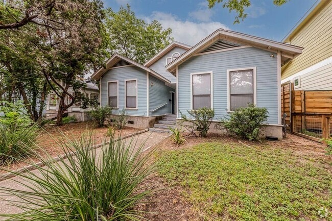 Building Photo - 406 W Johanna St Rental