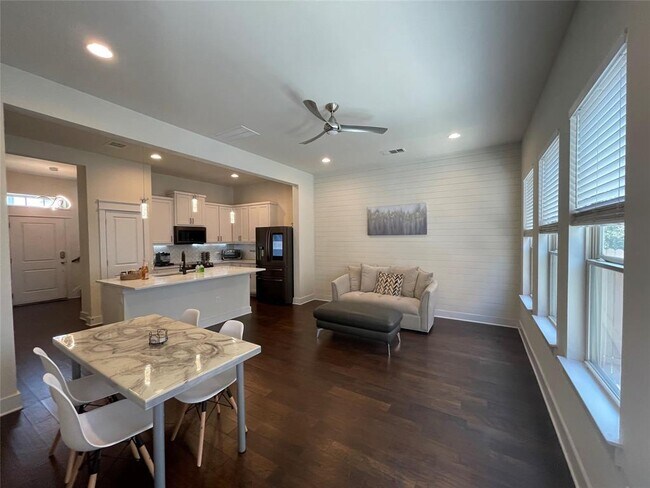 Photo - 13501 Metric Blvd Unit 45