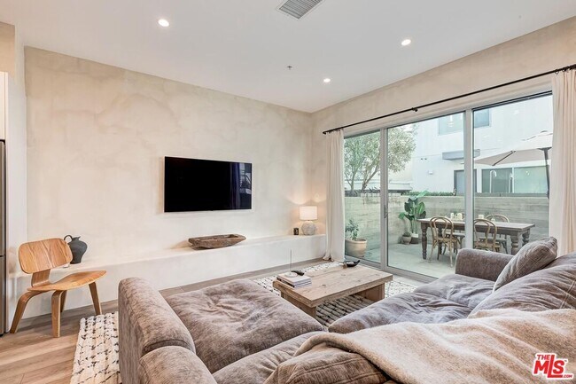 Photo - 957 Figueroa Terrace Unidad 321