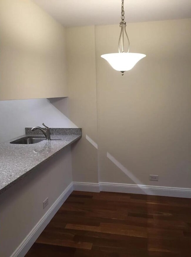 Photo - 200 Rector Pl