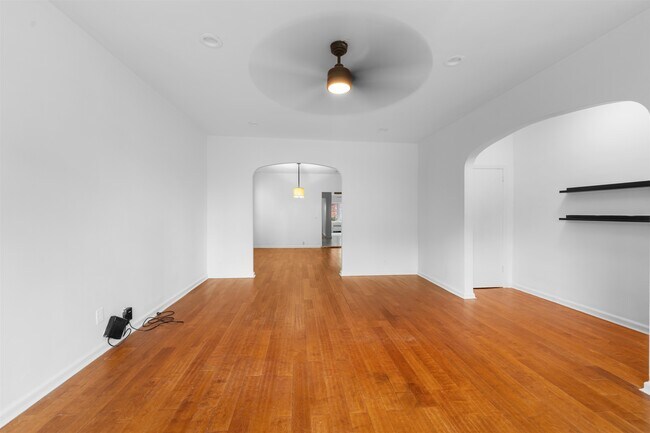 Photo - 172 W 49th St Unit 1