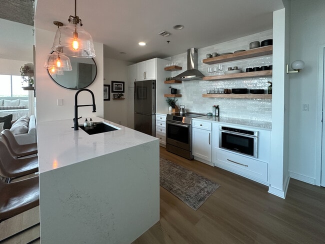 Building Photo - 943 Peachtree St NE Unit 1318