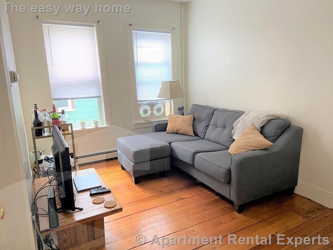 Photo - 37 Oak St Unidad #1R