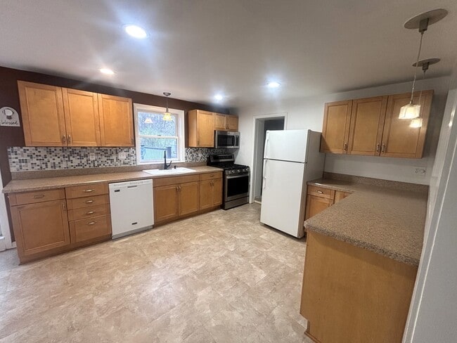 Photo - 440 W Meadow Ave