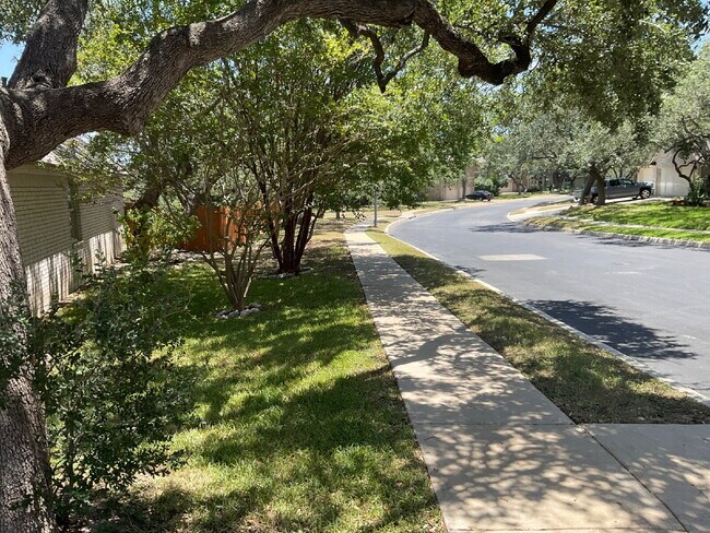 Photo - 4 Bedroom Oasis with Pool, Close to Milita...