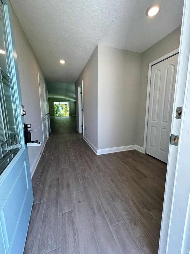 Photo - LIMITED TIME SPECIALS - 1/2 Month Free Ren... House