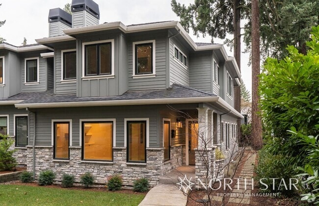 Building Photo - Newer Duplex in the Heart of Lake Oswego. Rental