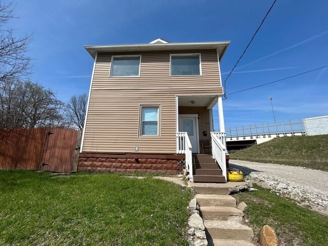 Building Photo - 218 Segur Ave Unit Upper