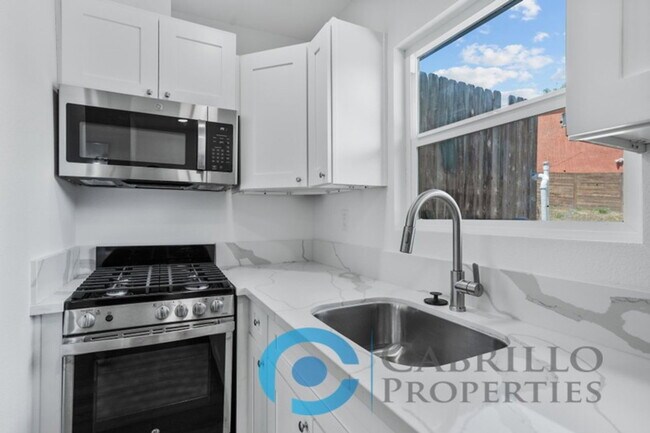 2527 Tuberose St Unidad 200
