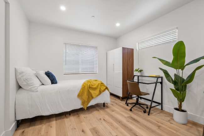 Photo - 2210 Martin Luther King Jr Way Unidad 2210-1