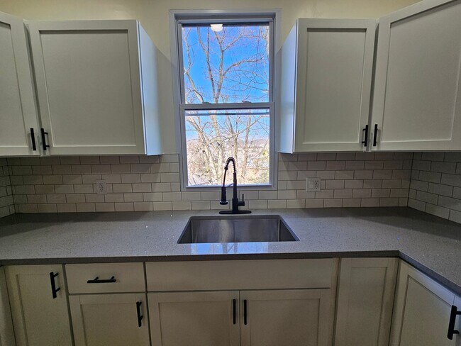 Photo - Fully Rehabbed 2 bedroom Townhome for Rent !