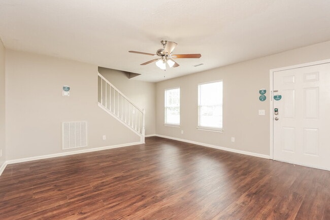 Photo - 222 Hermitage Dr