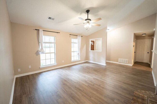 Photo - 428 Floyd Cir