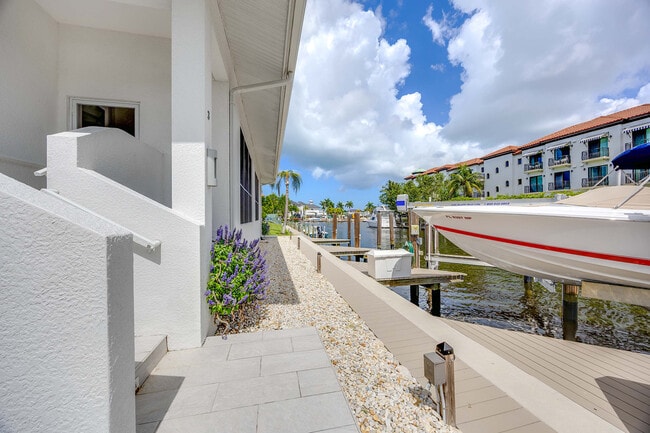 Photo - 1395 Curlew Ave