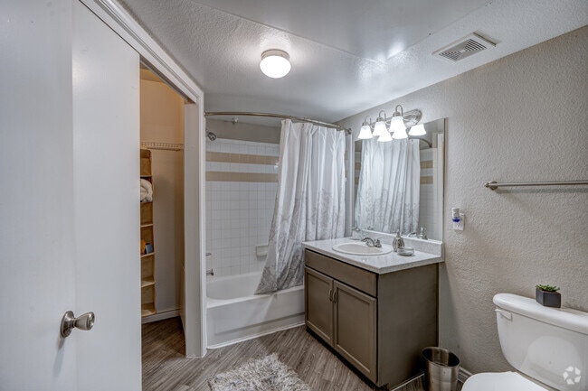 1BR, 1BA - 583SF - Stonecreek Apartments