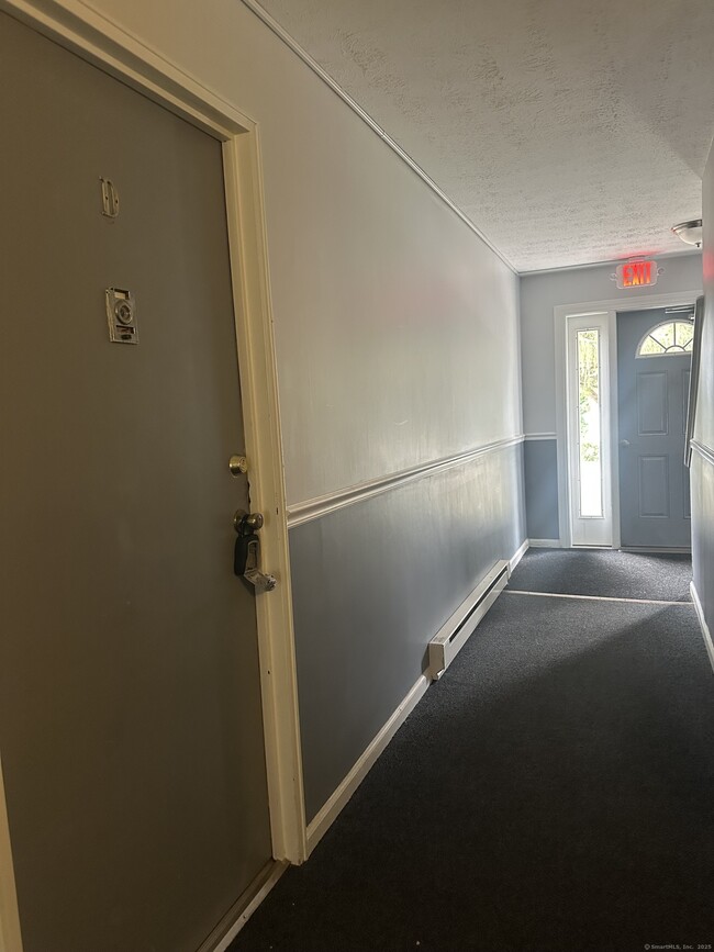 Photo - 103 Horse Pond Rd Unit APT D