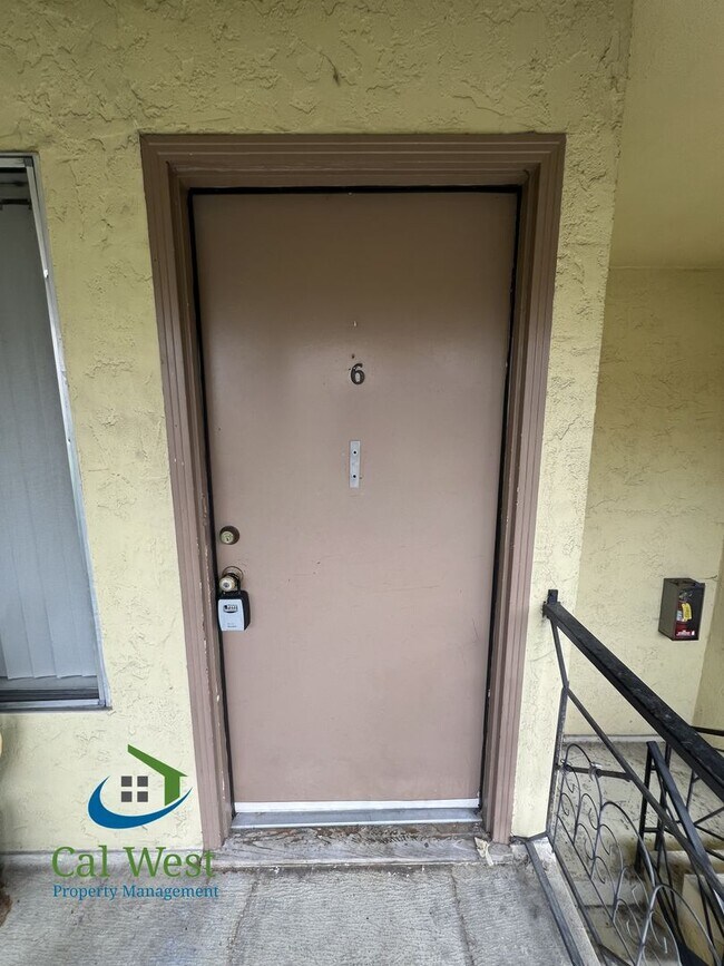 Photo - $2,095 - One Bedroom One Bath Apartment - ... Unidad 6