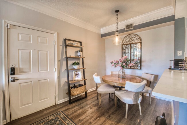 1305 Myrtlewood Cir E
