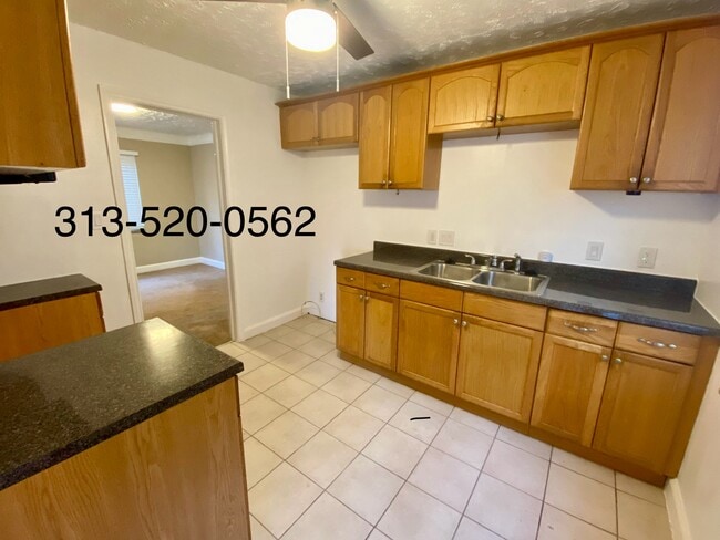 Photo - 15881 Manor
