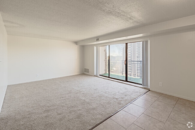 3BR, 2BA - 1,600SF - Living Room - North Park Place Apartments