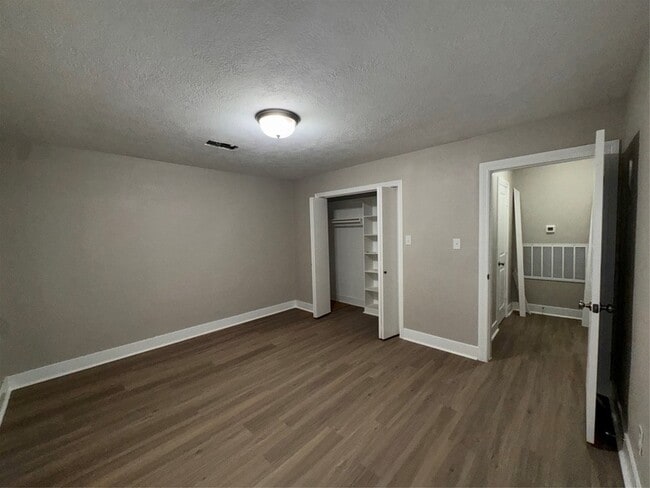 Photo - 906 Llano St